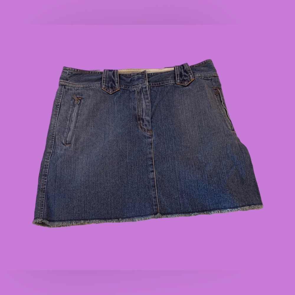 The limited
Y2k Jean skirt
From 2003 Size 10